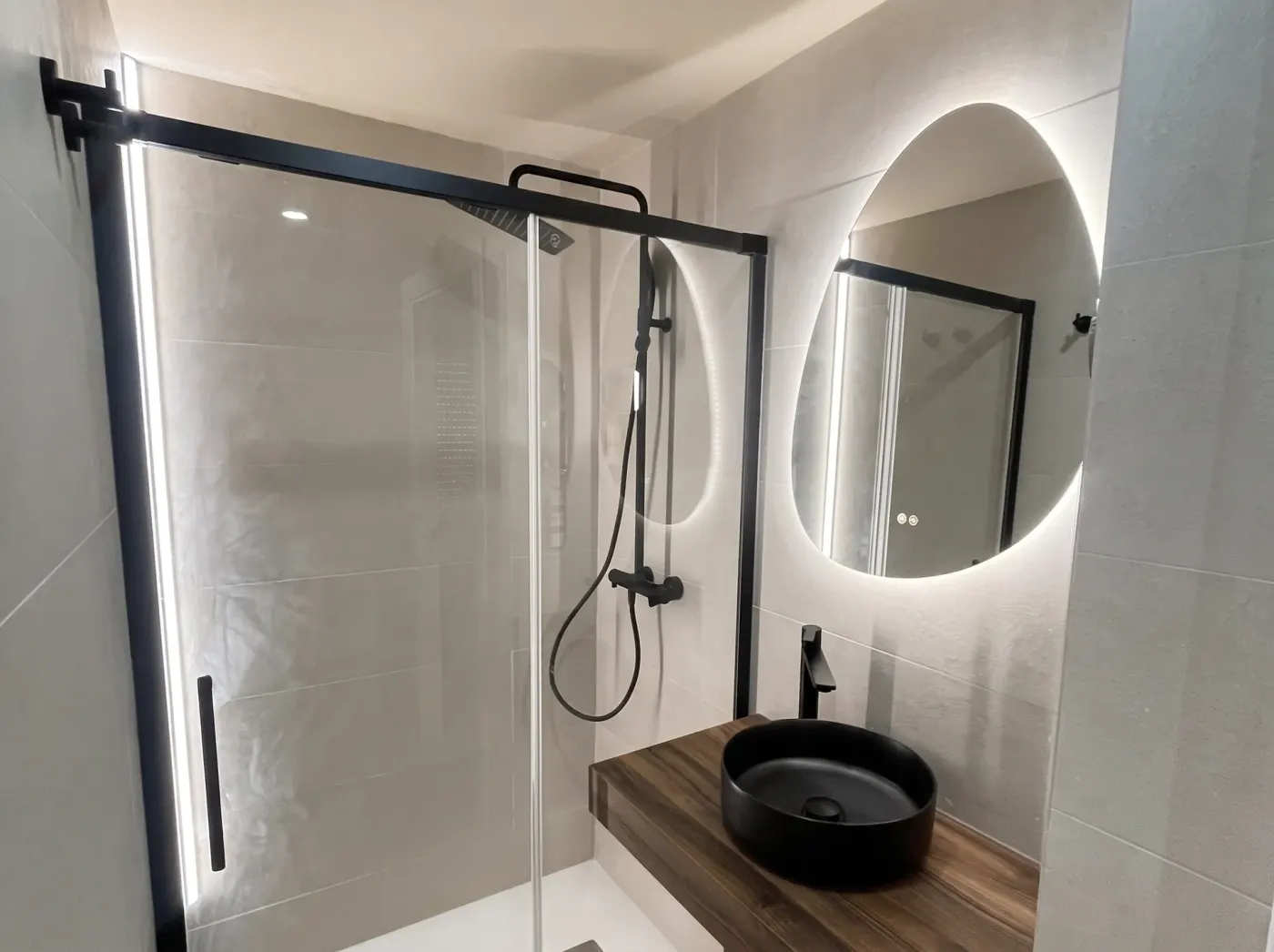 Hotel bathroom with modern finishes