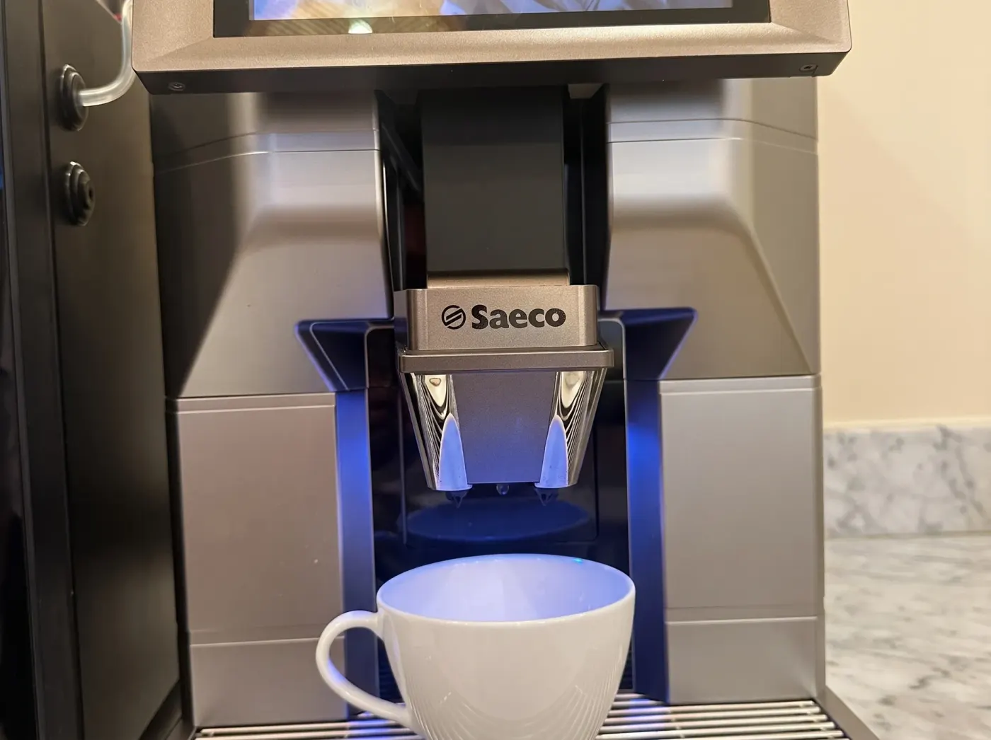 Automatic coffee machine with a freshly made cup of coffee