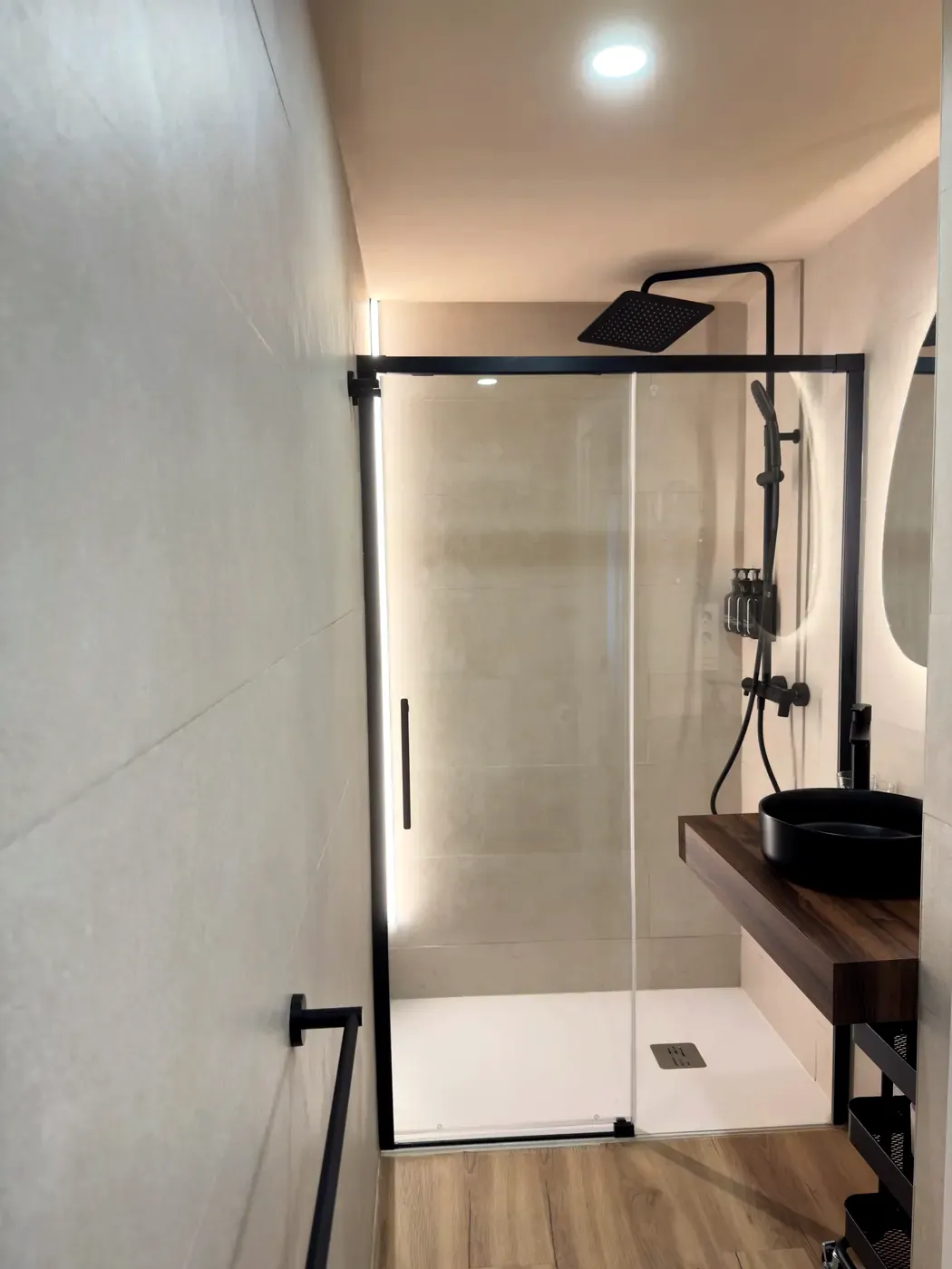 Shower with glass screen and rainfall tap