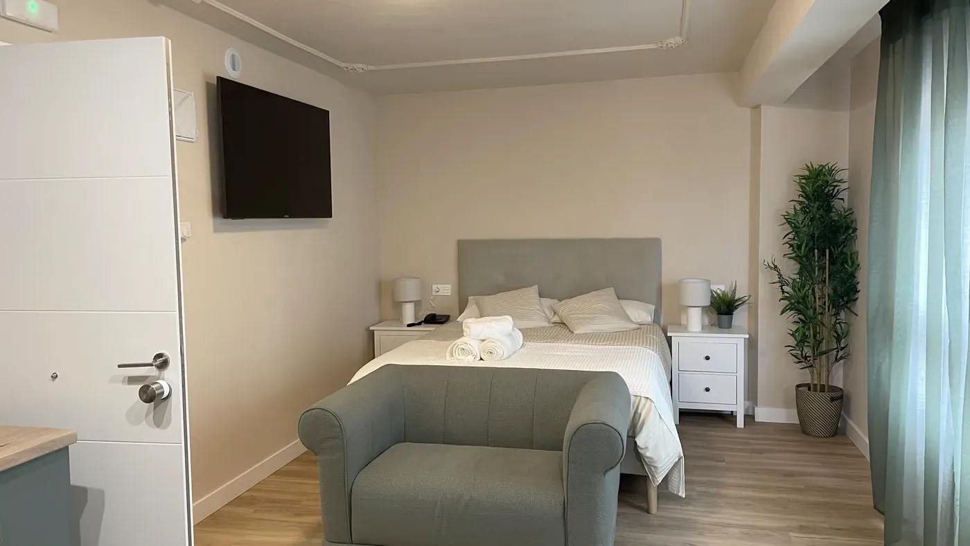 Bed and seating area of the suite, with sofa